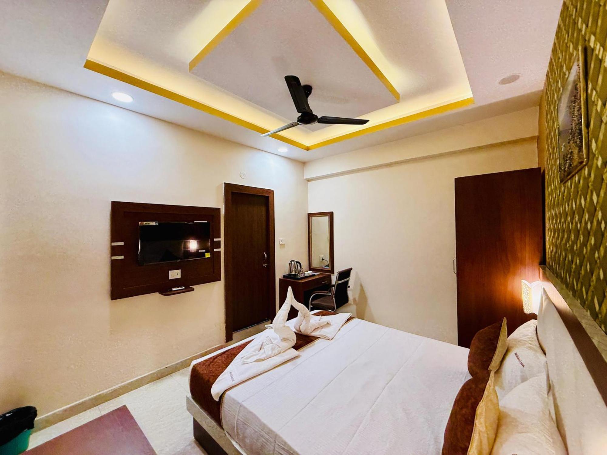Hotel Golden Crystal パトナー エクステリア 写真