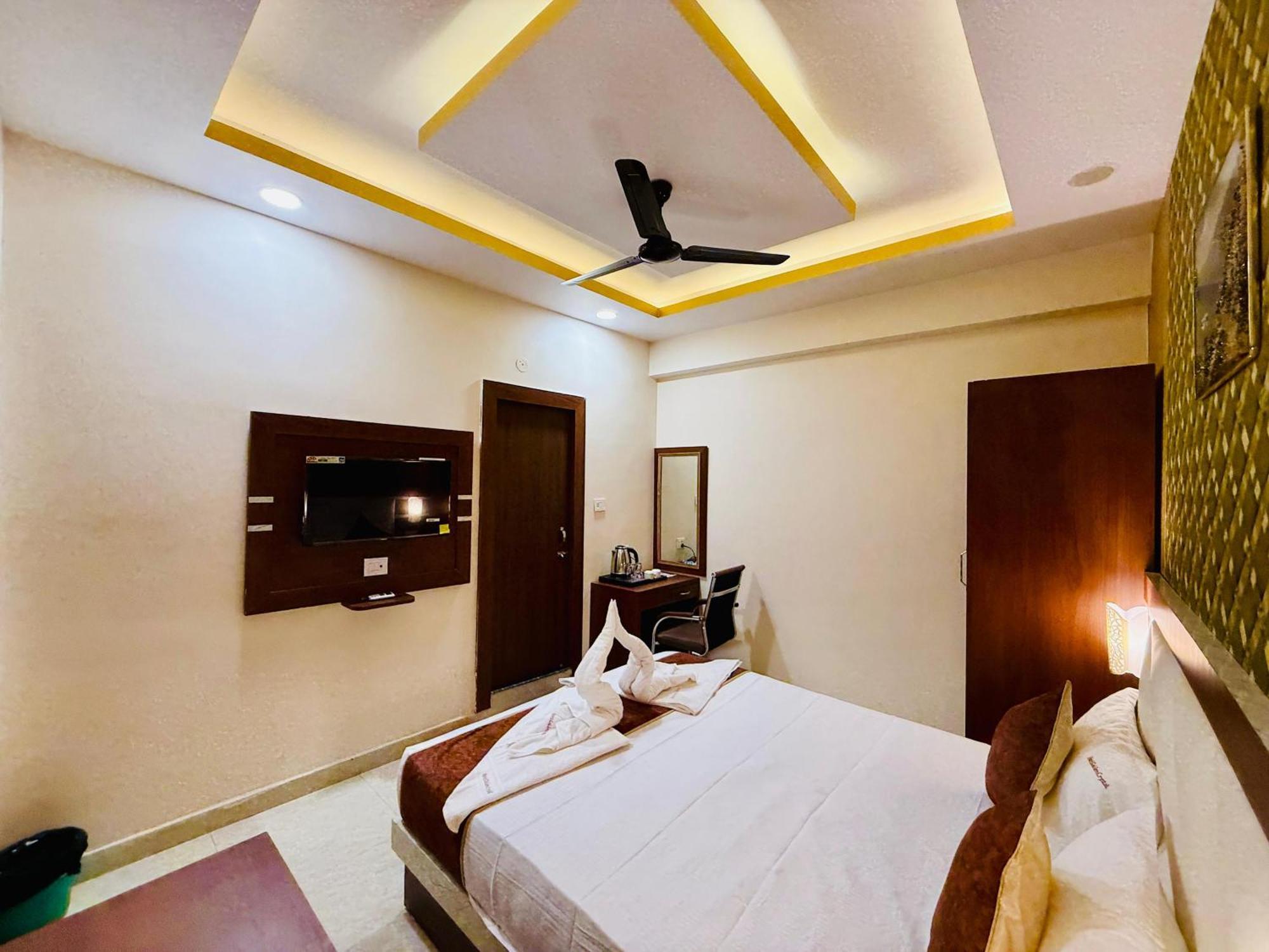 Hotel Golden Crystal パトナー エクステリア 写真