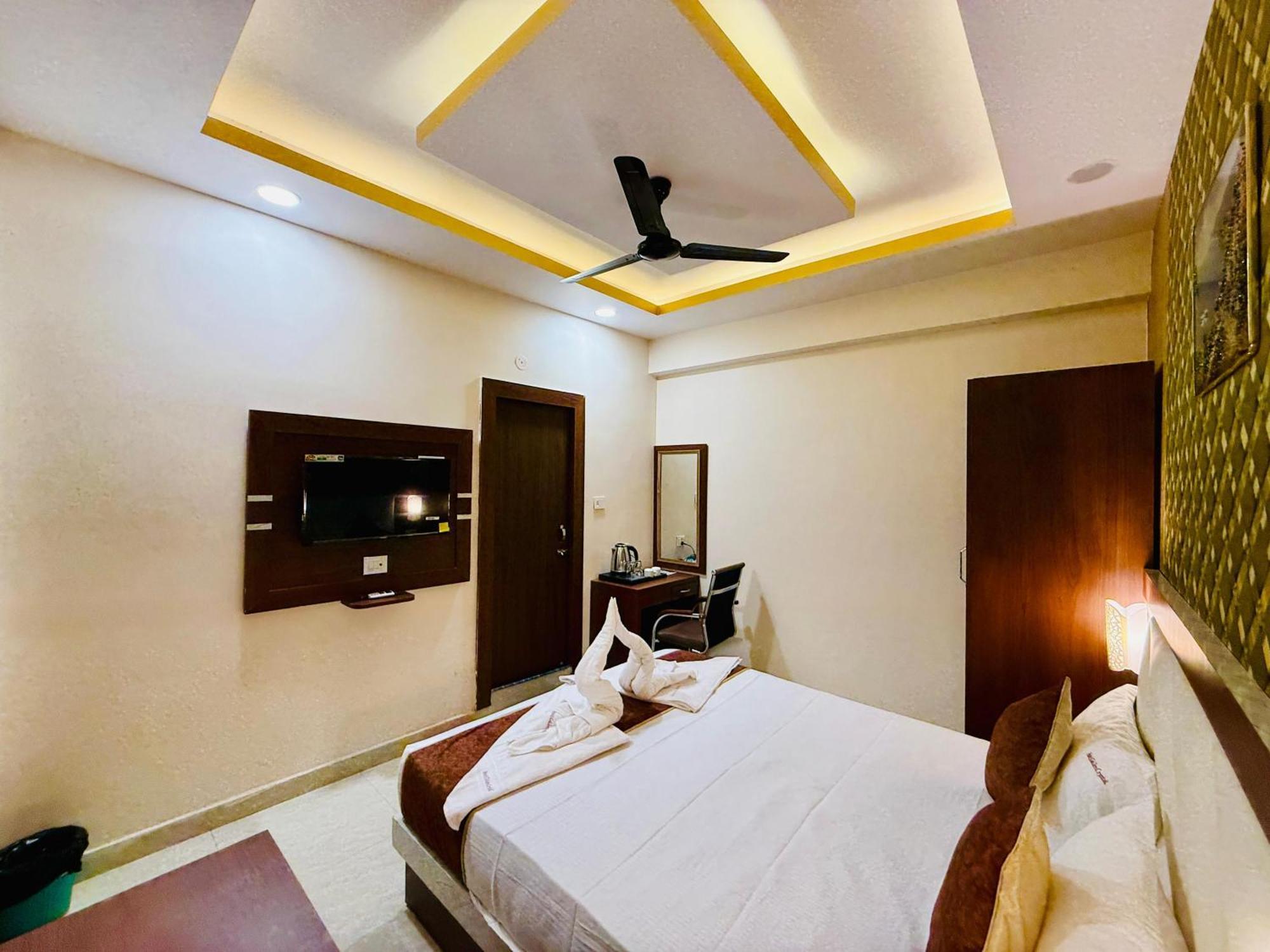 Hotel Golden Crystal パトナー エクステリア 写真